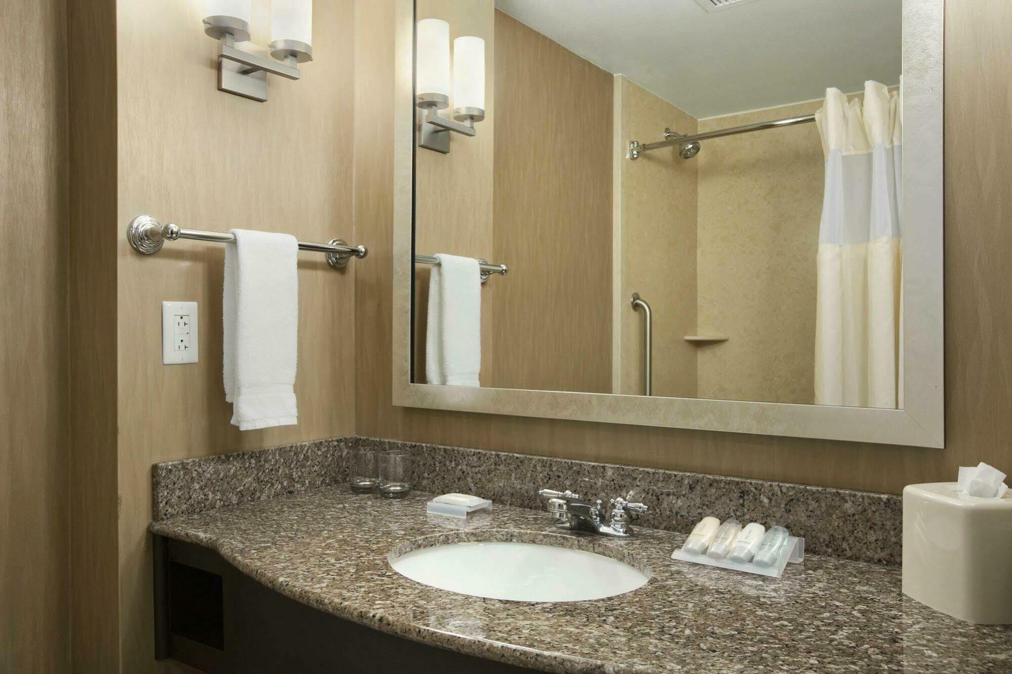Hilton Garden Inn Springfield Kamer foto